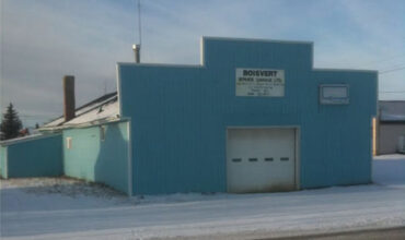 La devanture bleue du garage Boisvert