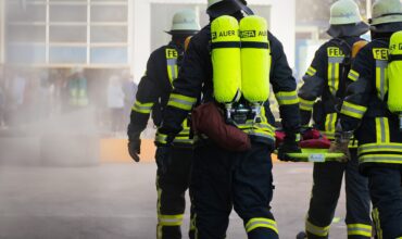 Pompiers en pleine opération de secourisme
