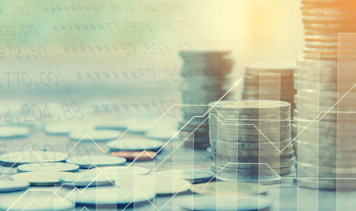 Différentes piles de pièces de monnaie