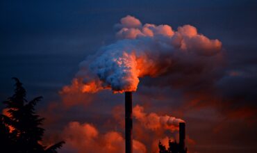 Cheminées d'usine qui polluent.
