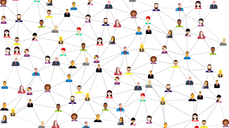 Réseau en toile Internet représentant une multitude de personnes